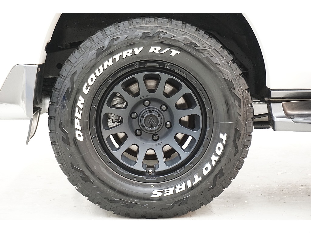ＴＯＹＯオープンカントリーＲＴタイヤ×デルタフォース　オーバル１７インチＡＷ☆