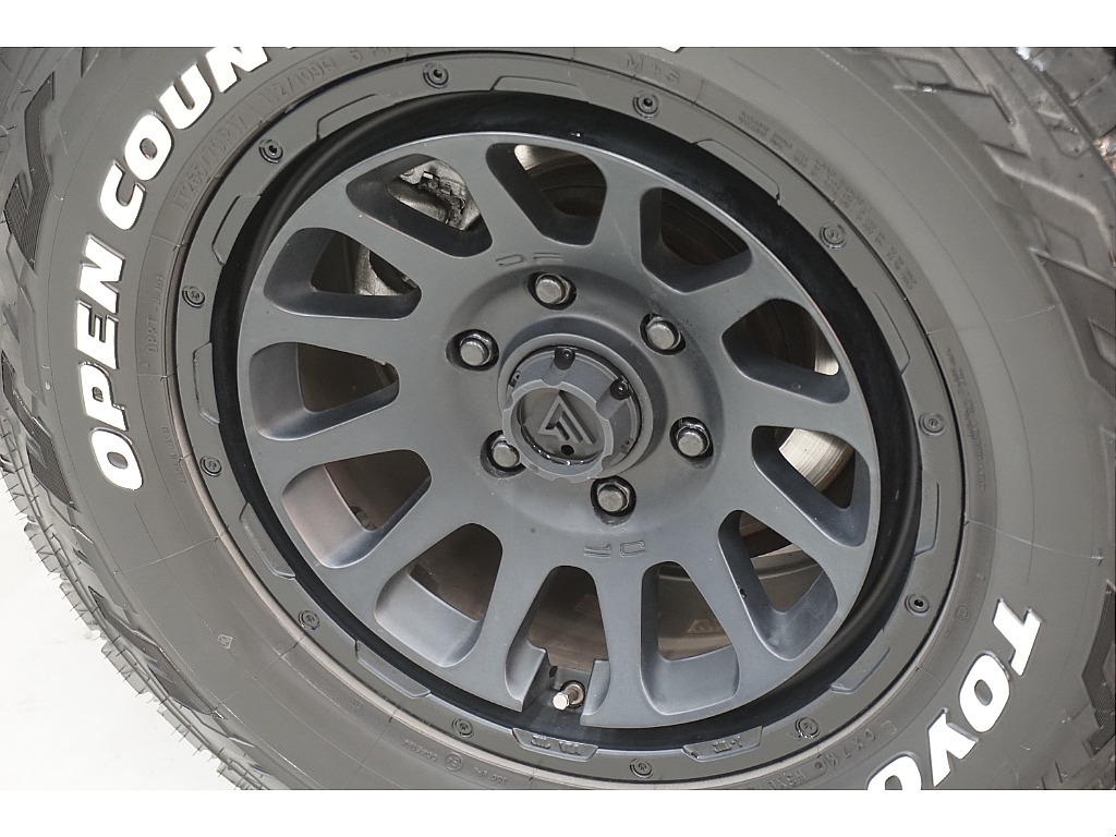 ＴＯＹＯオープンカントリーＲＴタイヤ×デルタフォース　オーバル１７インチＡＷ☆