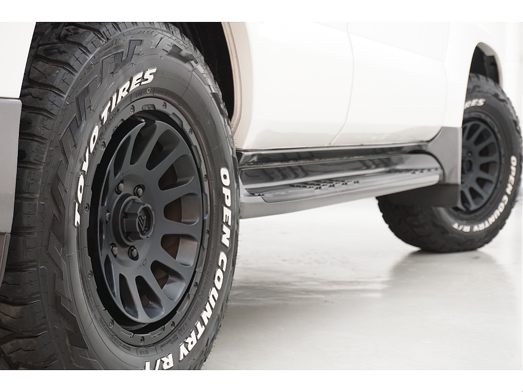 ＴＯＹＯオープンカントリーＲＴタイヤ×デルタフォース　オーバル１７インチＡＷ☆