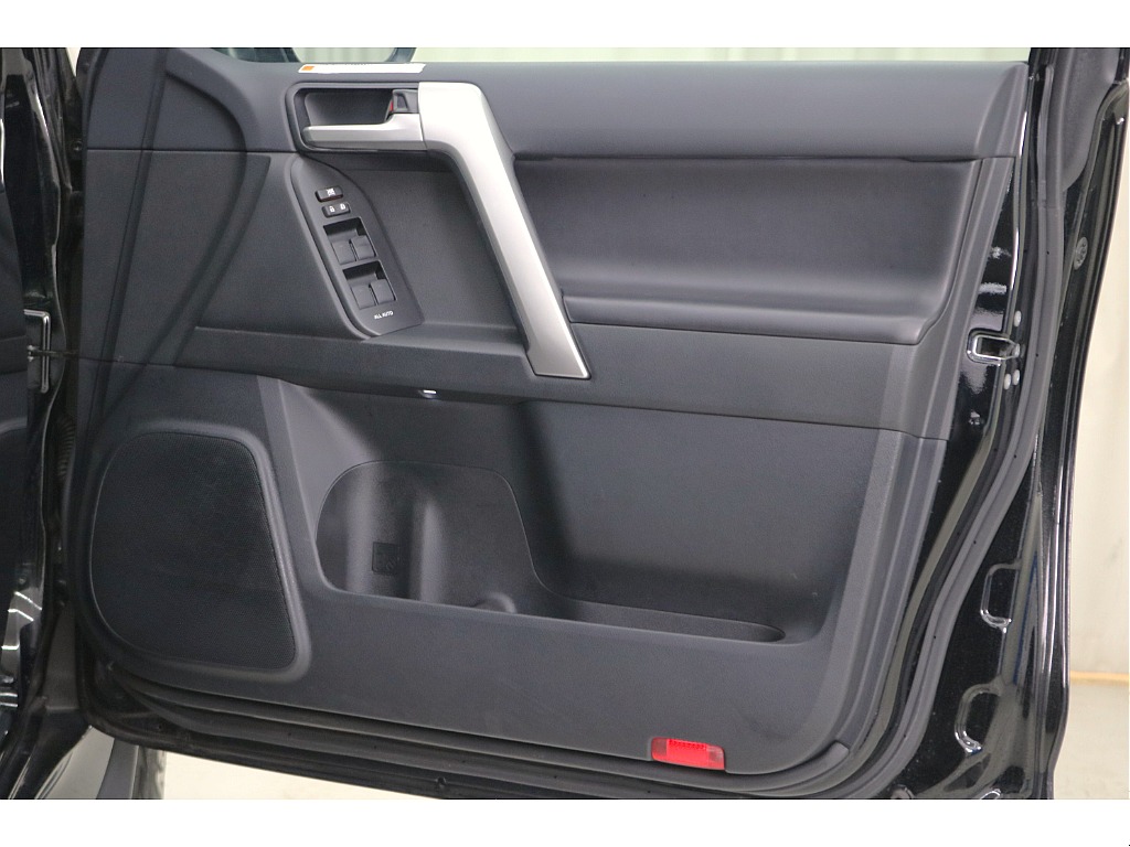 ドアトリムになります☆