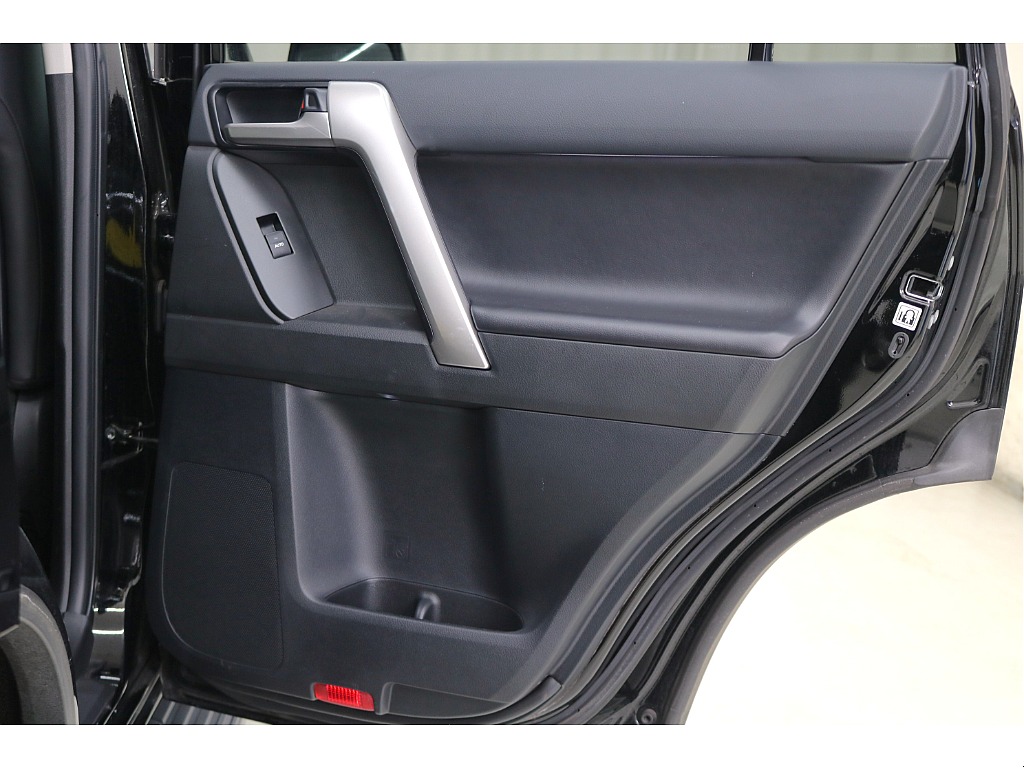 ドアトリムになります☆