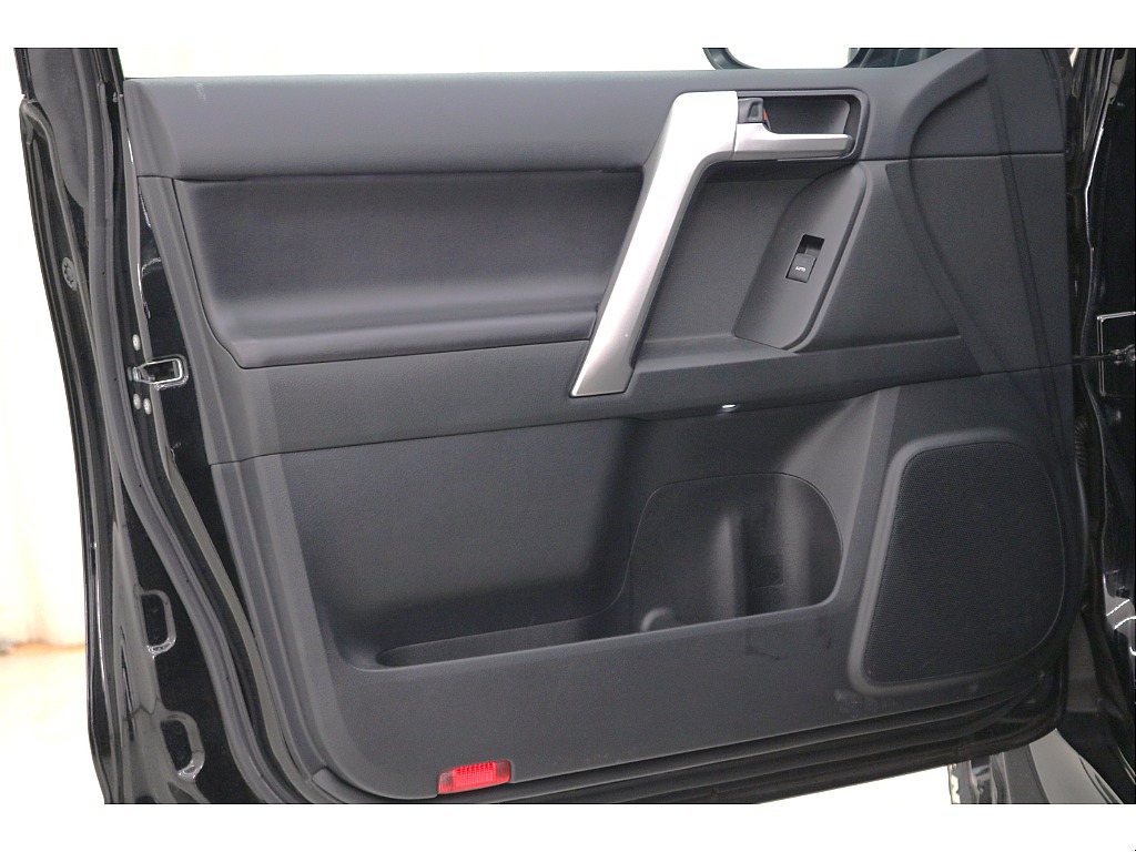 ドアトリムになります☆