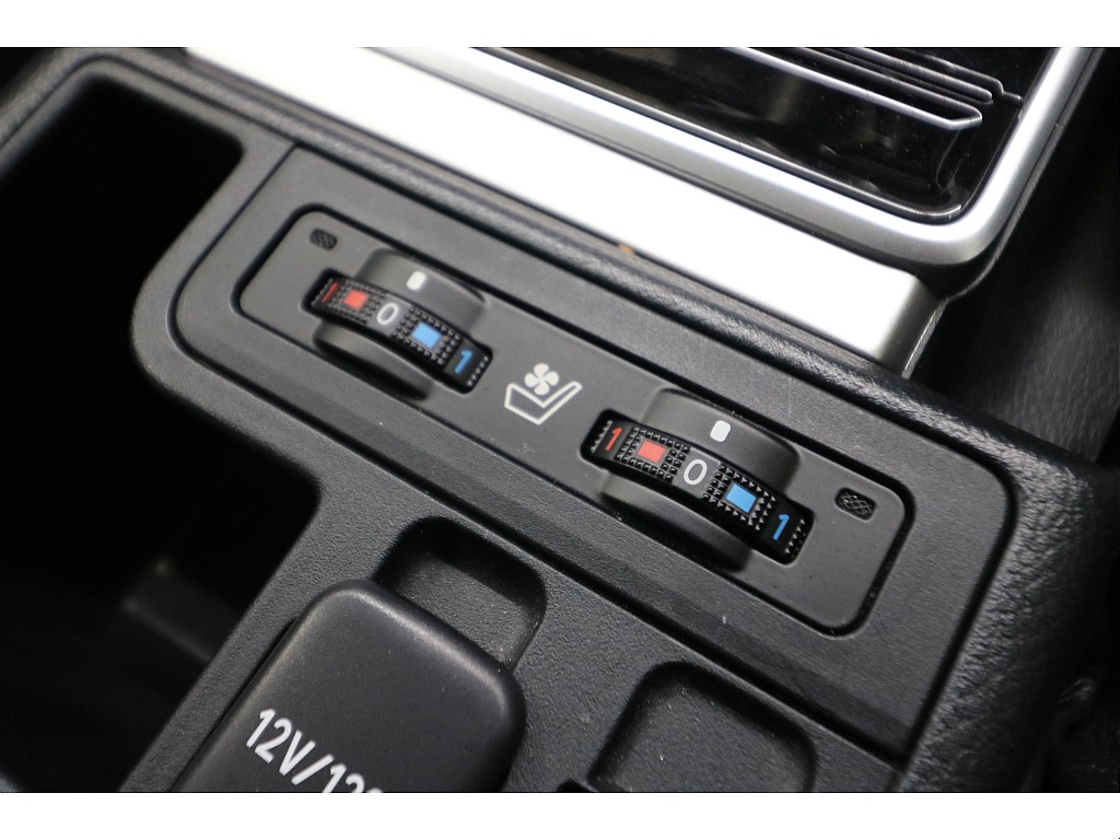 運転席／助手席シートヒーター＆ベンチレーター☆