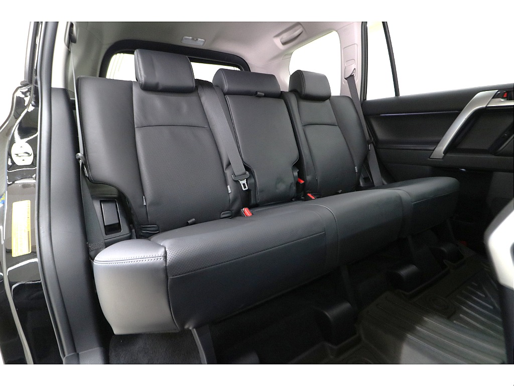 後部座席になります☆