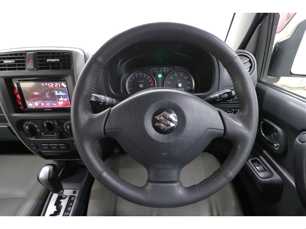 純正ステアリングの状態も良好です☆