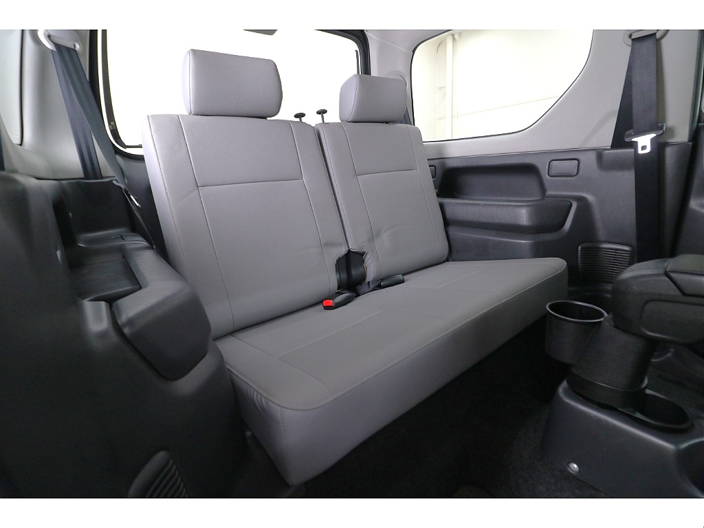 後部座席になります☆