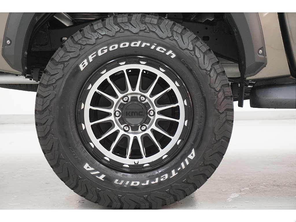 ＢＦグッドリッチＫＯ２　ＡＴタイヤ×ＫＭＣ　ＫＭＣ５４２ＩＭＰＡＣＴ１７インチＡＷ☆