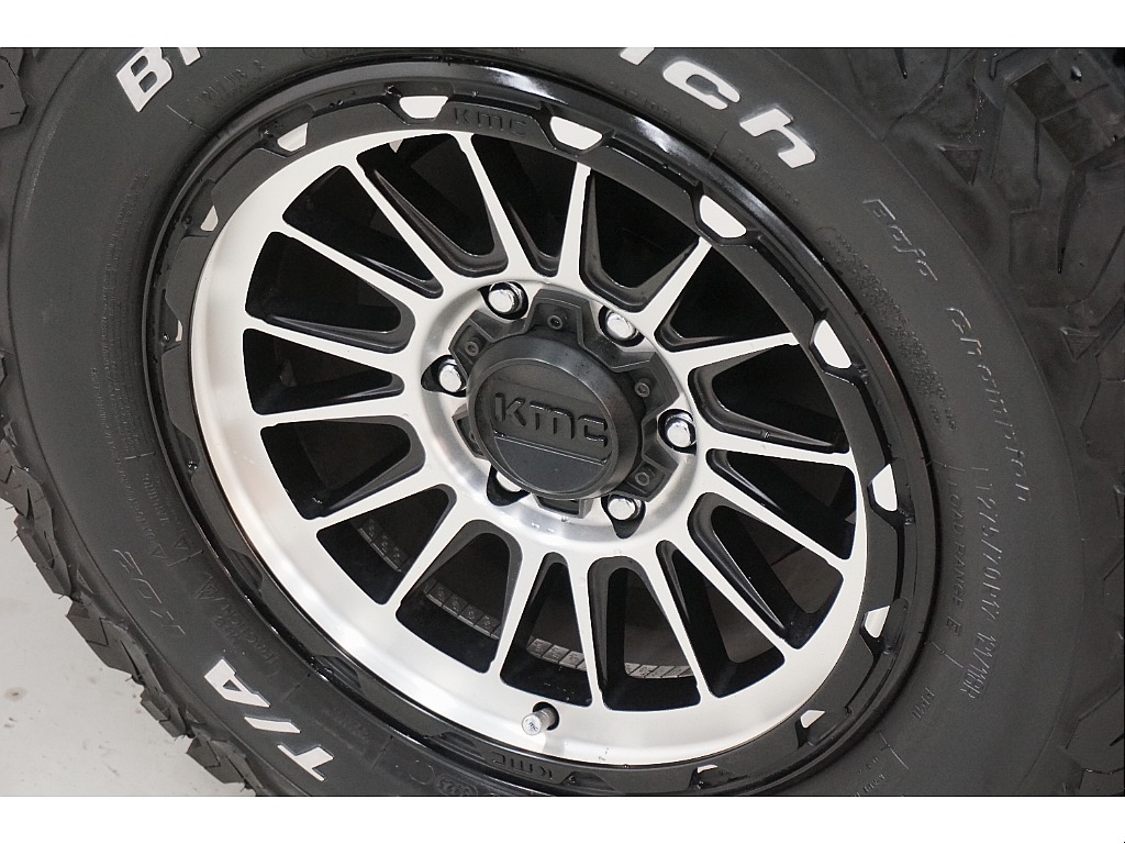 ＢＦグッドリッチＫＯ２　ＡＴタイヤ×ＫＭＣ　ＫＭＣ５４２ＩＭＰＡＣＴ１７インチＡＷ☆