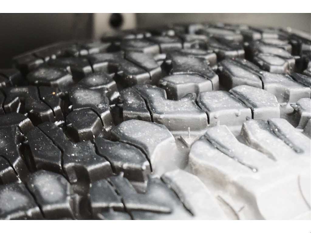 ＢＦグッドリッチＫＯ２　ＡＴタイヤ×ＫＭＣ　ＫＭＣ５４２ＩＭＰＡＣＴ１７インチＡＷ☆