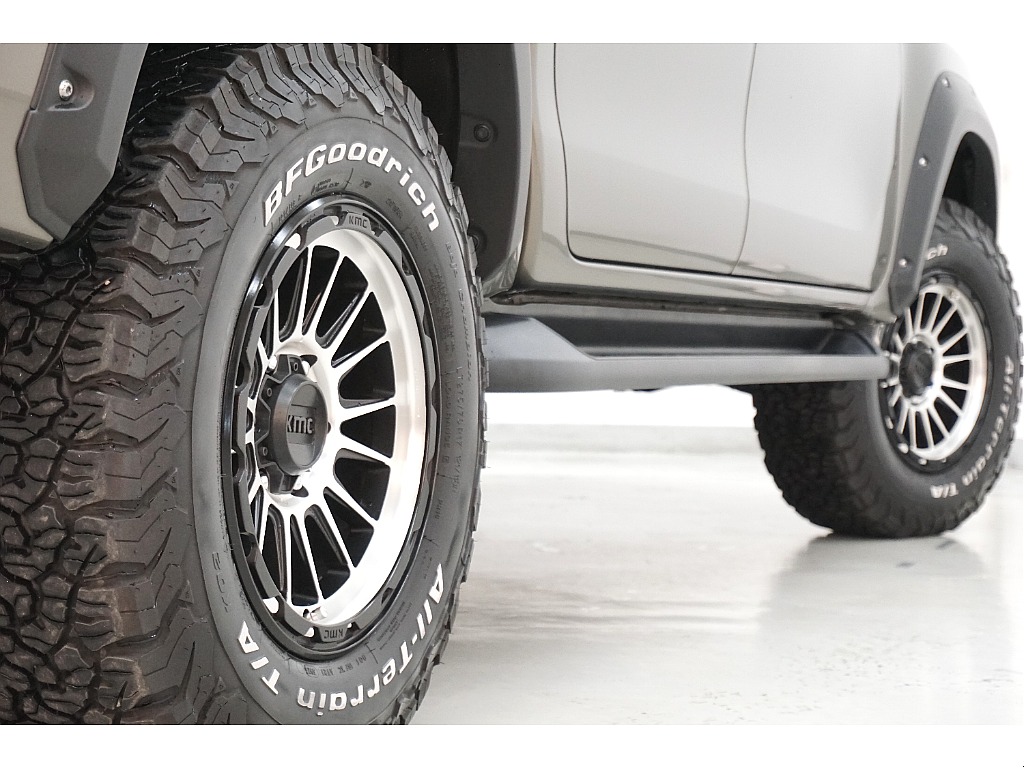 ＢＦグッドリッチＫＯ２　ＡＴタイヤ×ＫＭＣ　ＫＭＣ５４２ＩＭＰＡＣＴ１７インチＡＷ☆