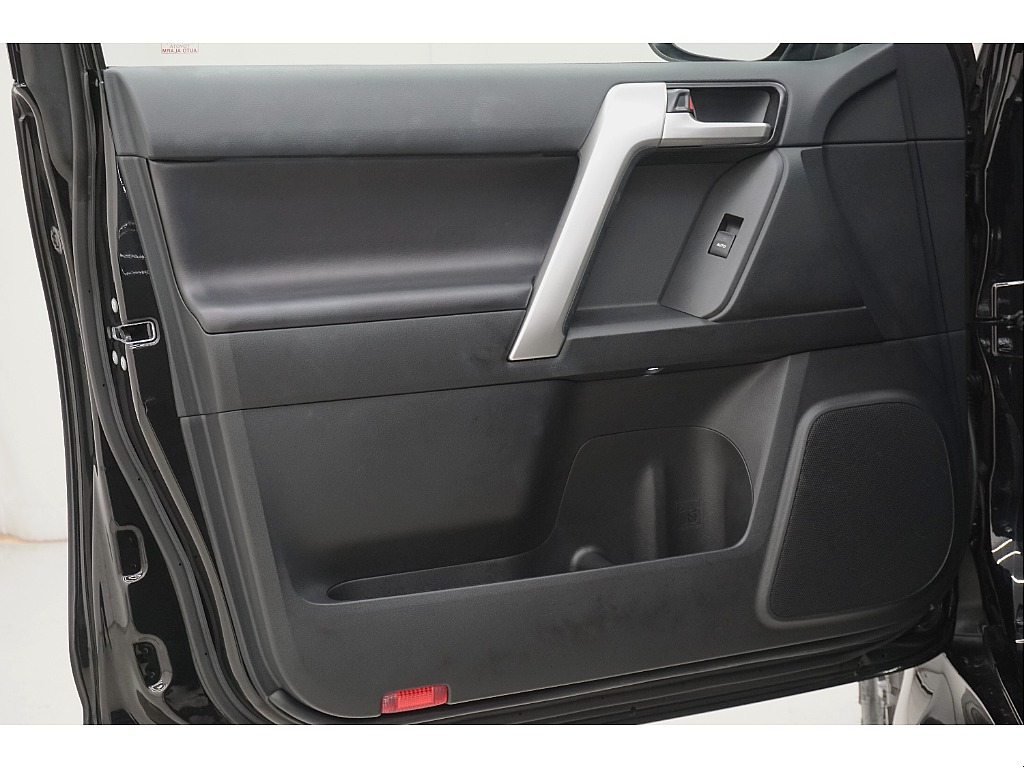 ドアトリムになります☆