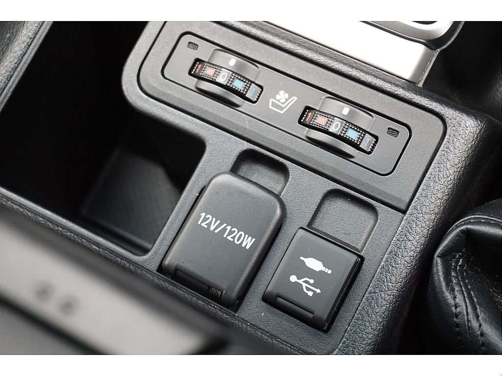 運転席／助手席シートヒーター＆ベンチレーター☆ＵＳＢポート☆