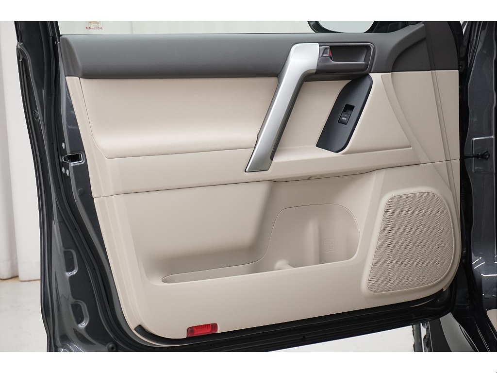 ドアトリムになります☆