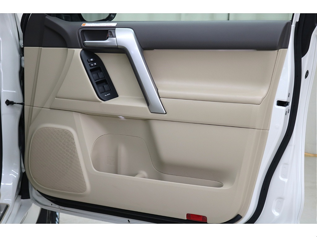 ドアトリムになります☆