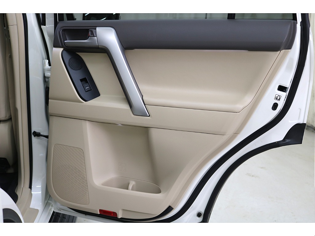 ドアトリムになります☆