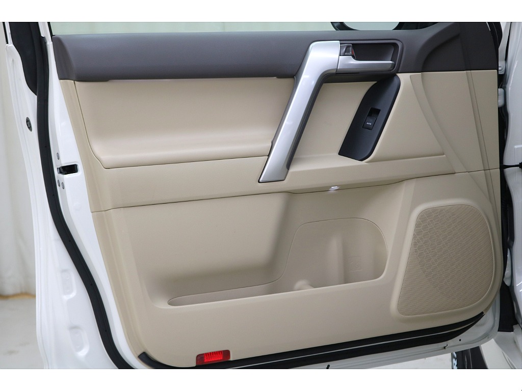 ドアトリムになります☆