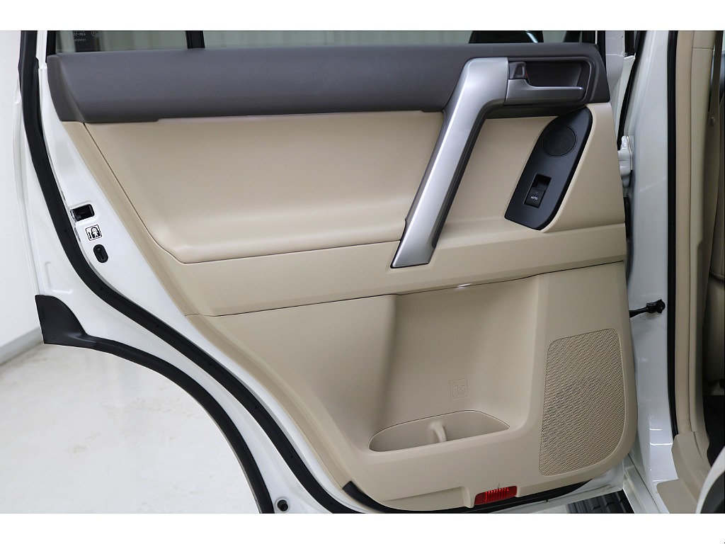 ドアトリムになります☆