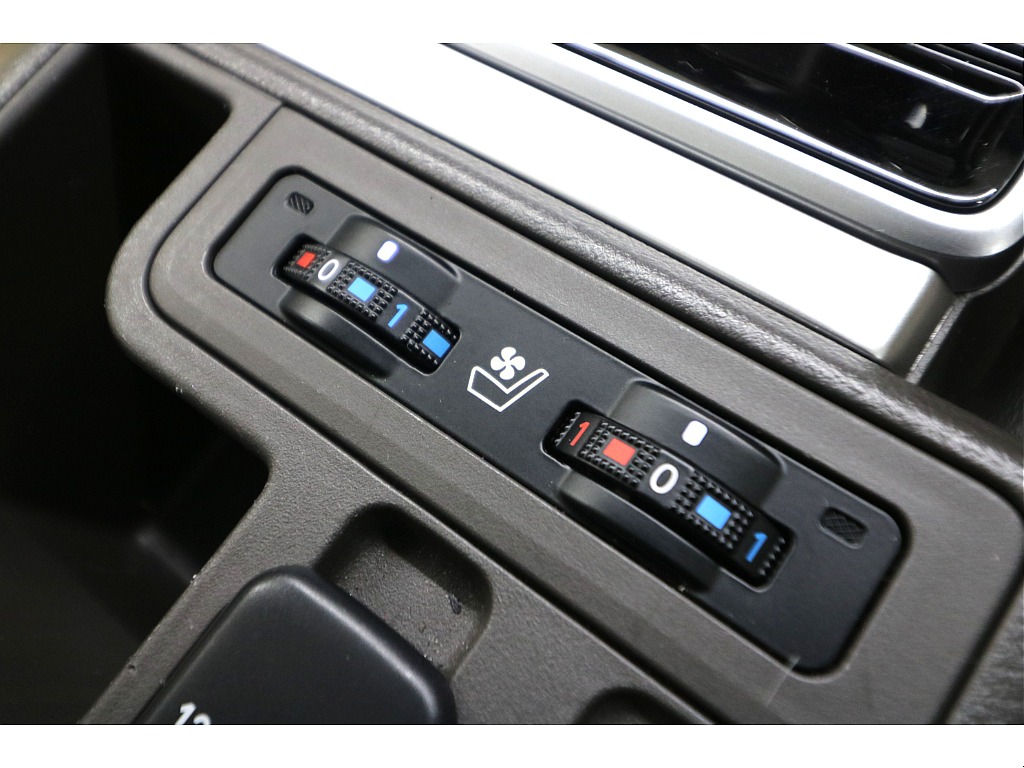 運転席／助手席シートヒーター＆ベンチレーター☆