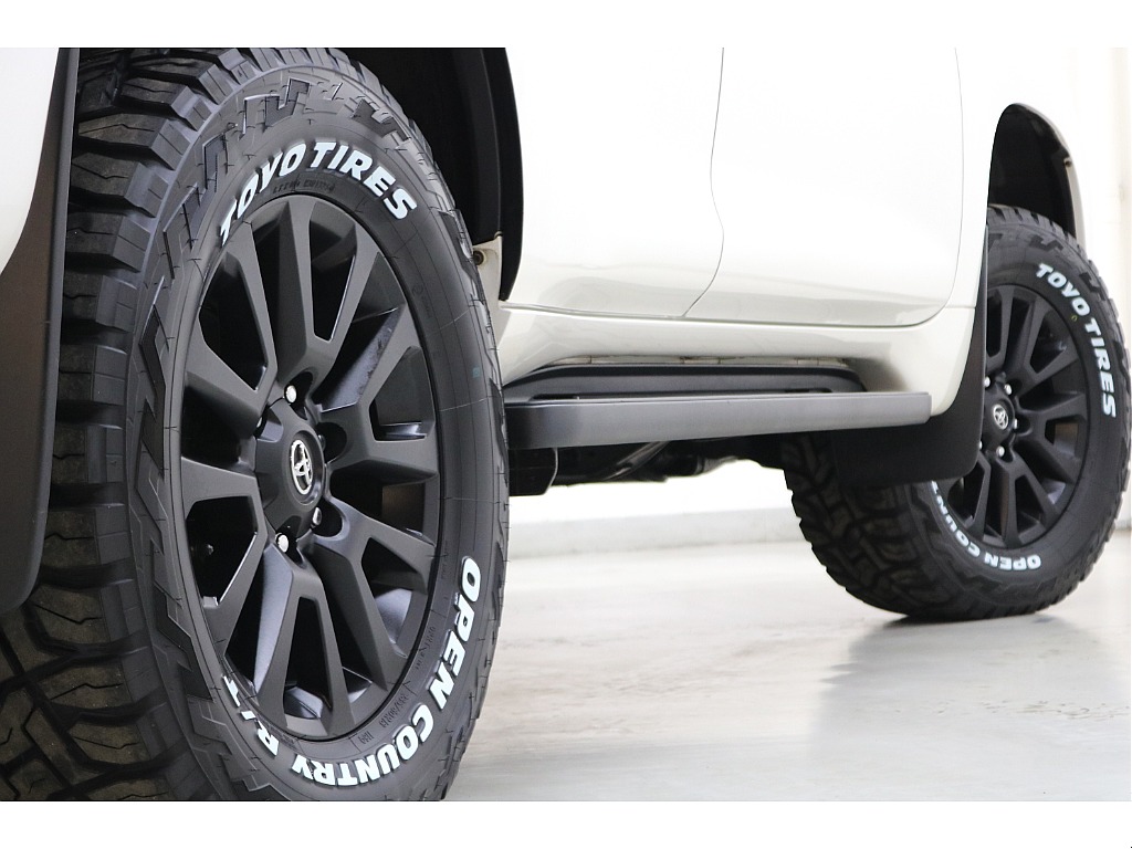ＴＯＹＯオープンカントリーＲ／Ｔタイヤ×マッドブラックエディション専用１８インチＡＷ☆