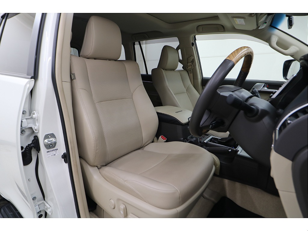 上級グレード専用　本革パワーシート☆