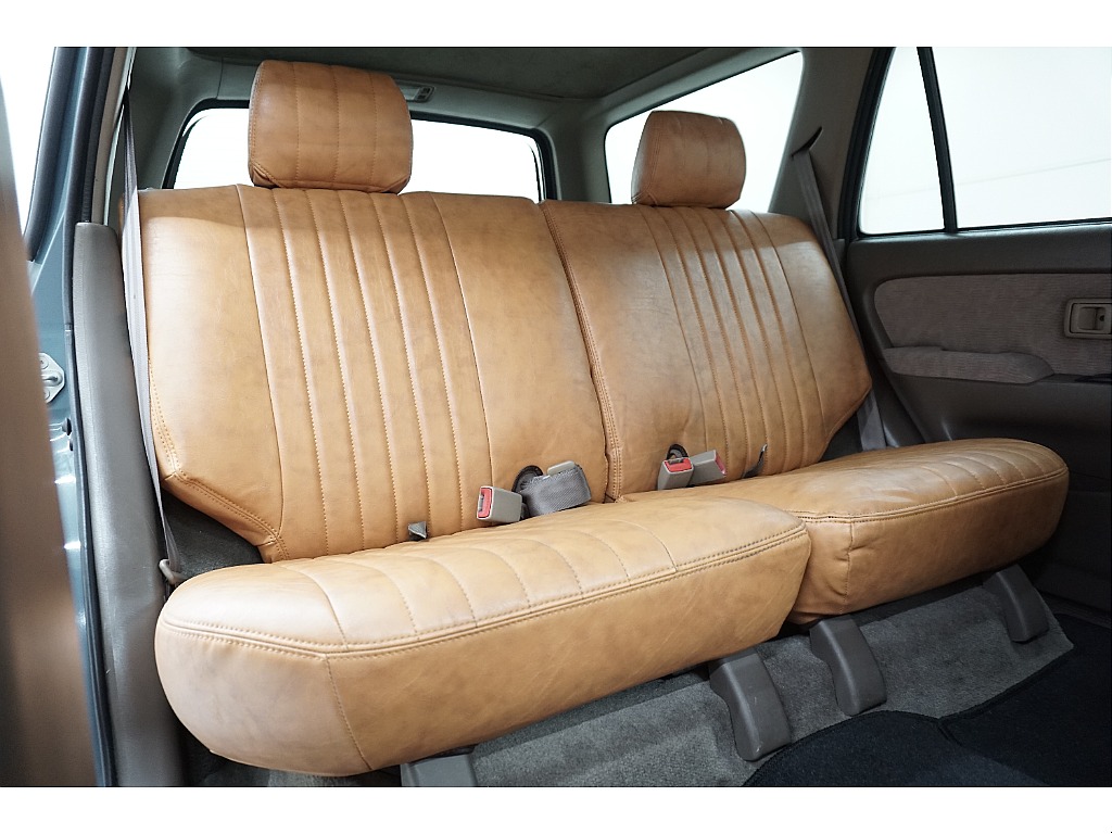 後部座席になります☆