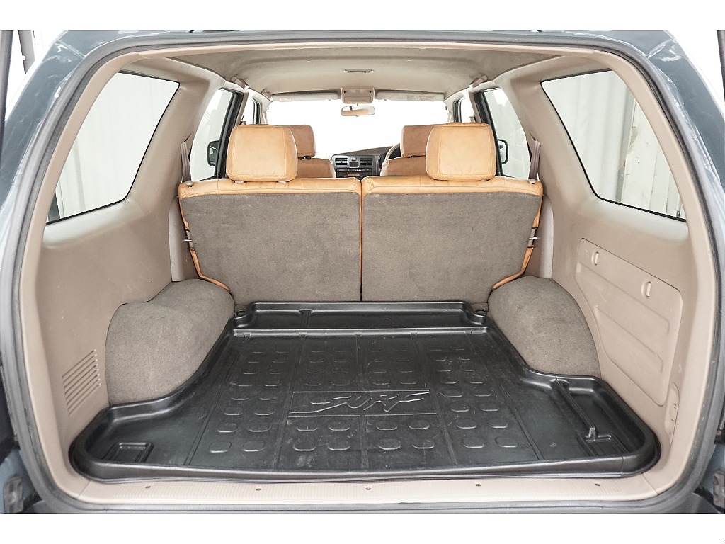 ラゲッジルームは広々と荷物がたくさん積めます♪