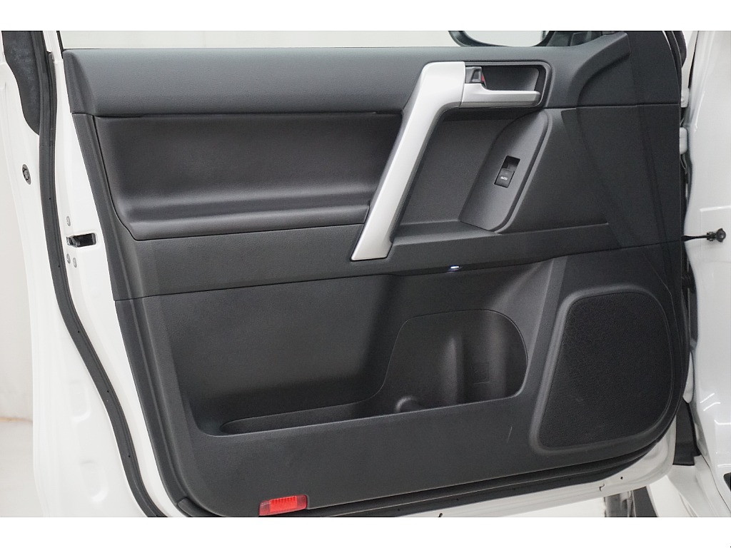 ドアトリムになります☆