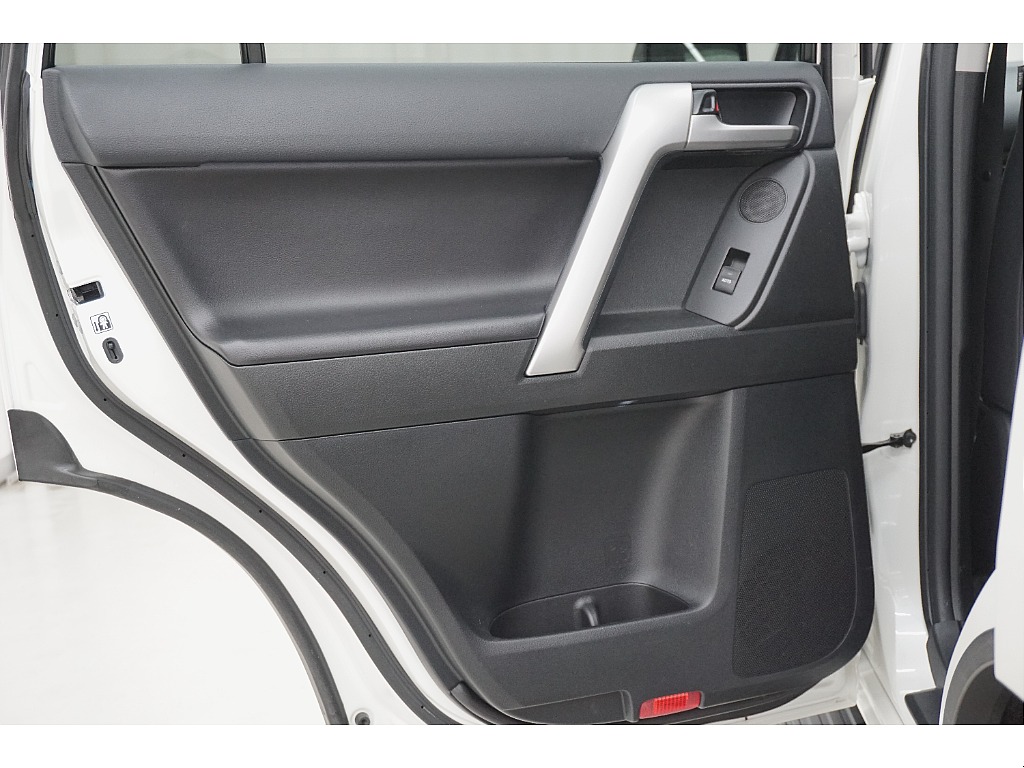 ドアトリムになります☆