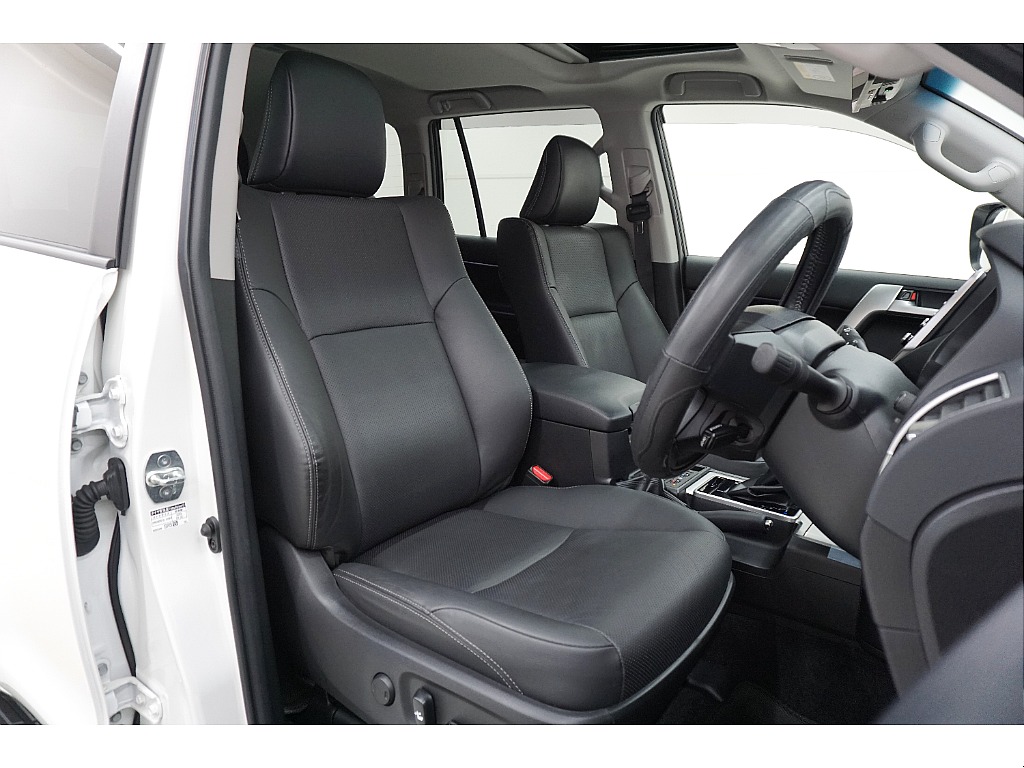 上級グレード専用　本革パワーシート☆