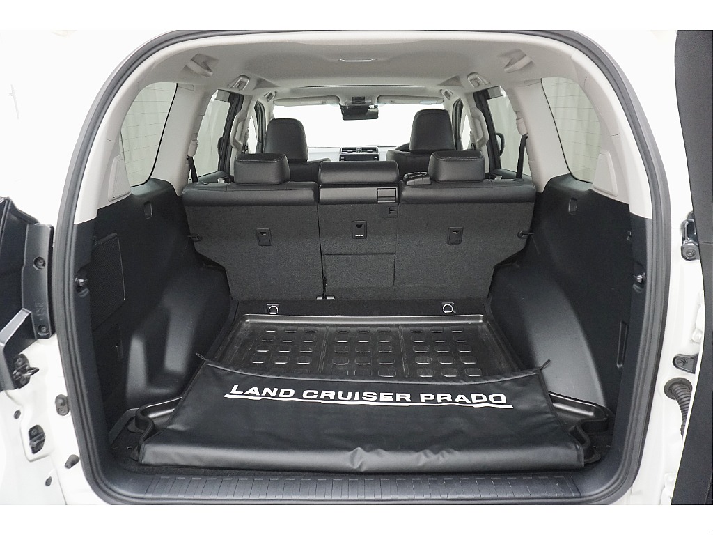 荷室も広々と荷物がたくさん積めます♪ラゲッジプロテクター☆