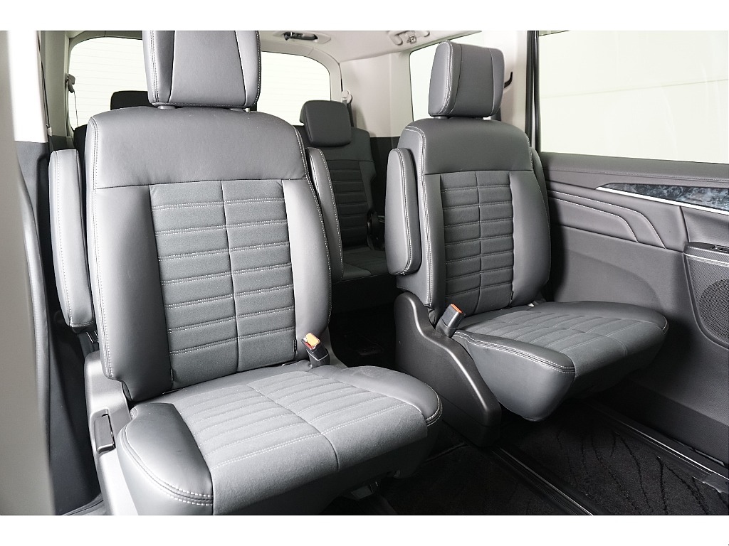 後部座席になります☆