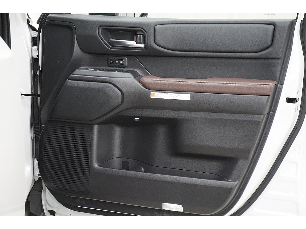 ドアトリムになります☆