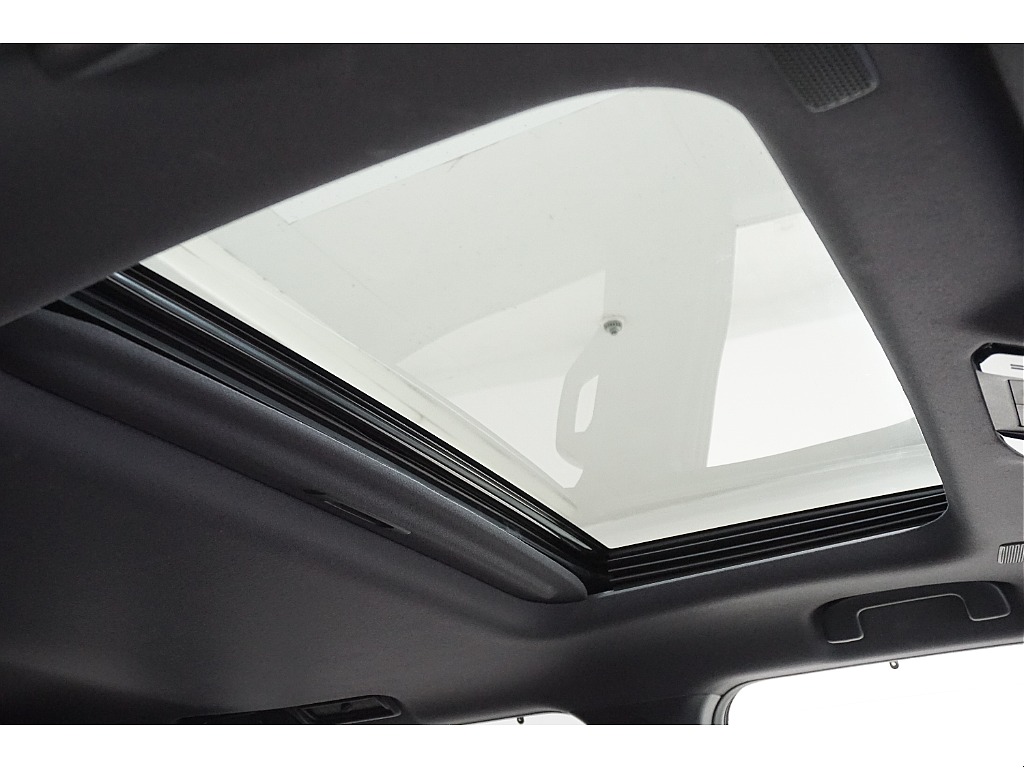 チルト＆スライド電動ムーンルーフ☆