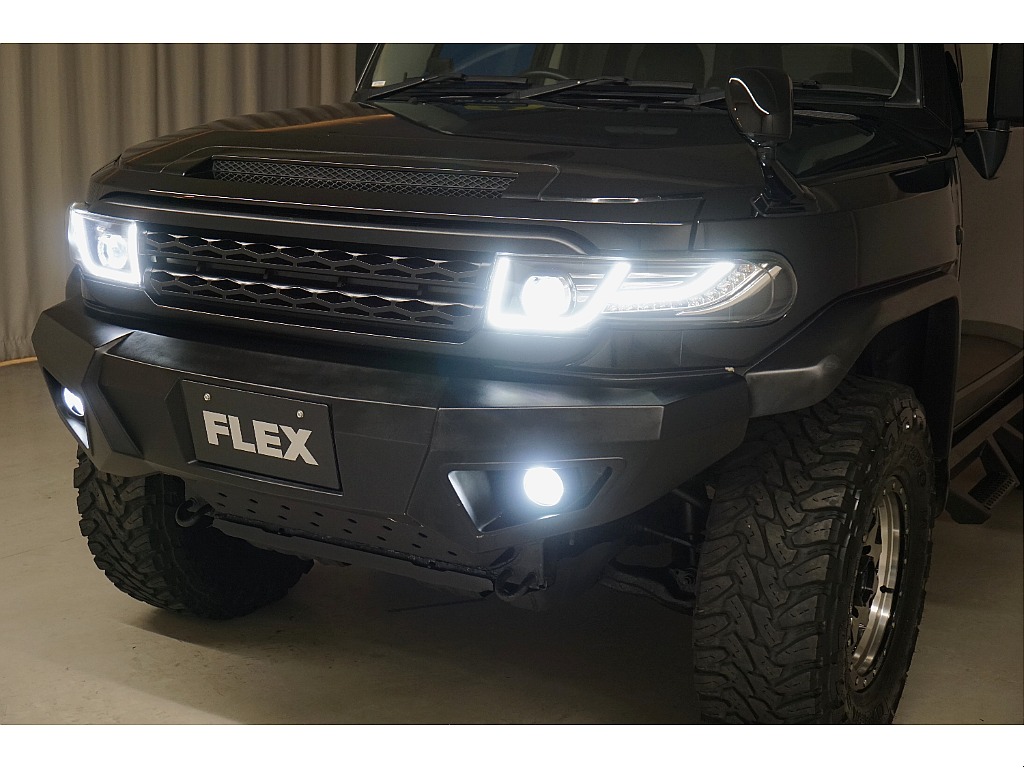 買取特選車☆ルーフ同色☆ルーフボディ同色ペイント☆各所ブラックアウト☆リフトＵＰ☆社外フロントバンパー☆社外フロントグリル☆プロジェクターヘッドライト☆ＬＥＤサイドマーカー☆トレイルサイドステップ☆