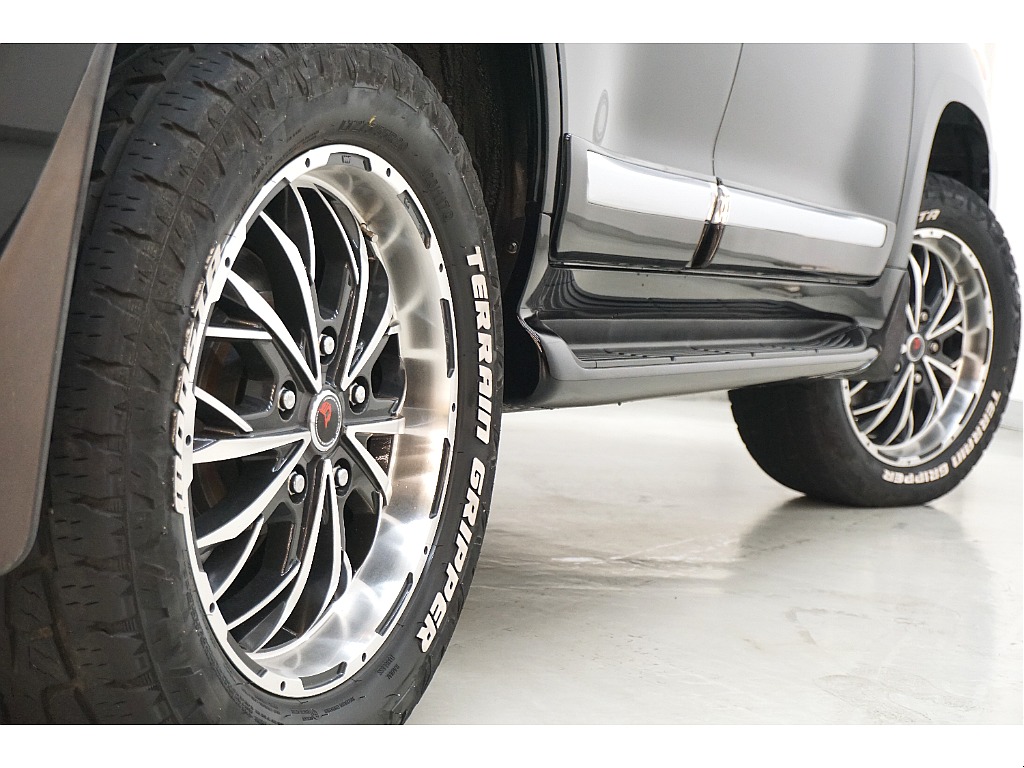 MONSTA TERRAIN GRIPPERタイヤ×LMG VASTIA２０インチＡＷ☆