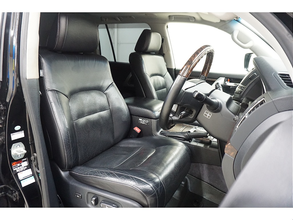 運転席／助手席共に綺麗な状態が保たれております♪本革パワーシート☆運転席シートメモリー機能付き♪