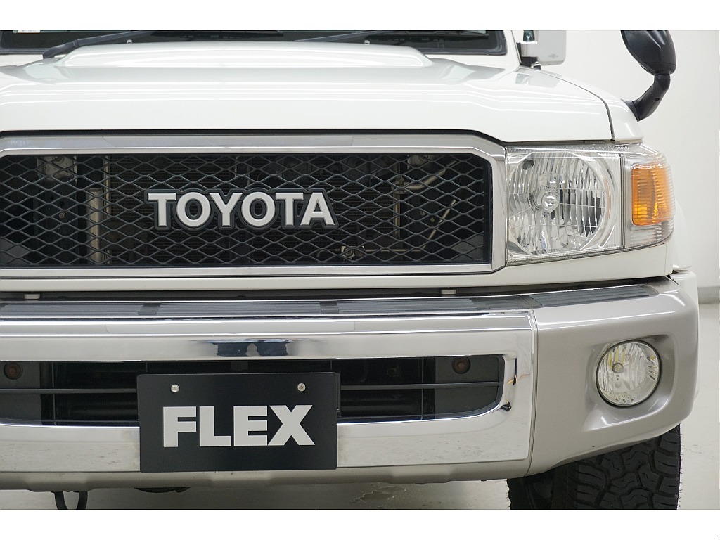 ワンオーナー☆復刻版７６☆５速マニュアル☆パートタイム式４ＷＤ☆ＴＯＹＯＴＡ文字グリル☆オプションフォグランプ☆ＬＥＤサイドマーカー☆ジオランダーＸ－ＡＴタイヤ☆ＪＡＯＳＴＲＩＢＥ１６ＡＷ☆