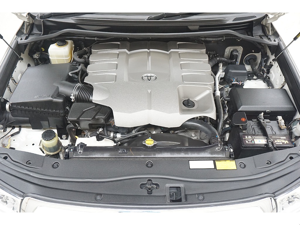 エンジンルームになります☆４６００ＣＣ　１ＵＲエンジン☆