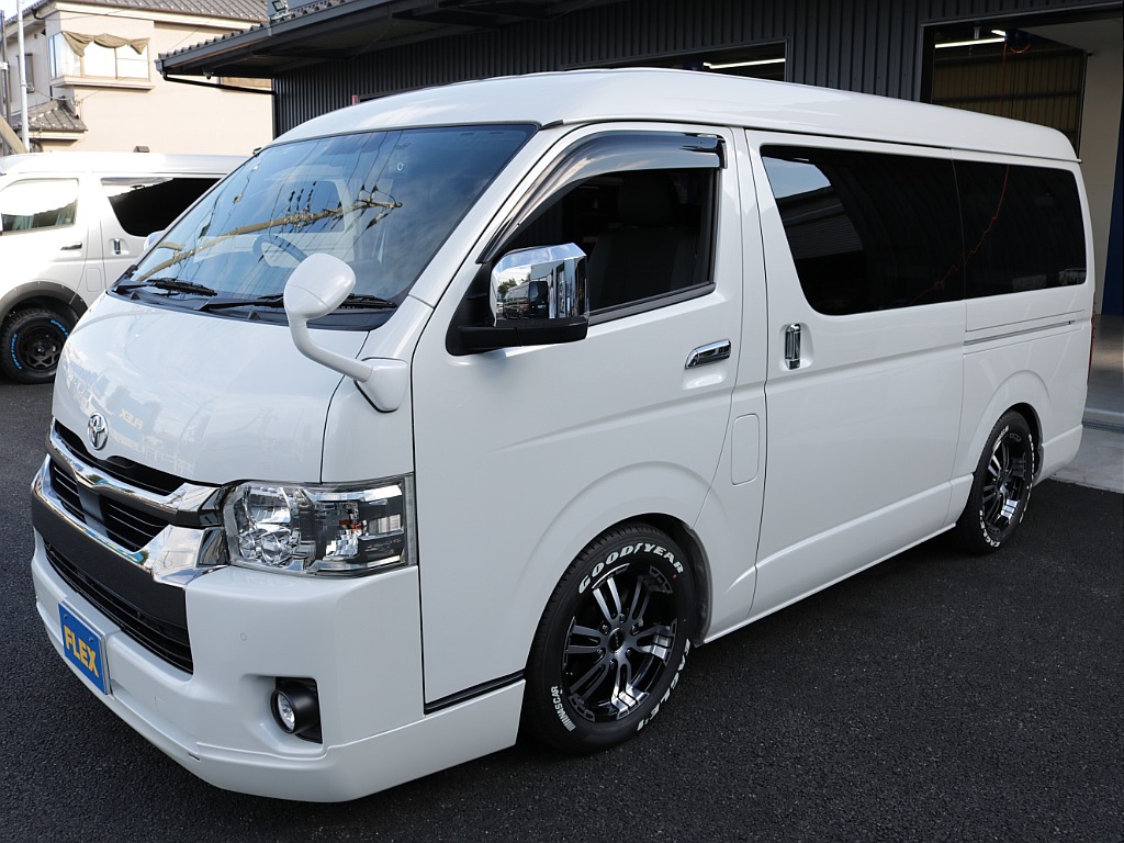 令和４年式ハイエースＶダークプライムⅡ２７００ガソリン２ＷＤワイドＶカスタム車両入庫！！新品オリジナル１７インチアルミ４１５コブラフロントスポイラー玄武３インチローダウンヴァレンティーＬＥＤテール装備