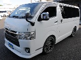 令和２年式ハイエースＶダークプライムⅡ２８００ディーゼルターボカスタム車両入庫！！リア全面床張り施工済みオリジナルベットＫＩＴパナソニックＳＤナビパイオニアフリップダウンモニター装備社外パーツ多数装備