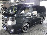 令和６年式ハイエースＶダークプライムⅡ２８００ディーゼルターボＦＬＥＸカスタム車両入庫！！両側パワースライドドア装備！パイオニア７インチナビビルトインＥＴＣ２．０ＨＤＭＩソケットルーフスピーカー増設！