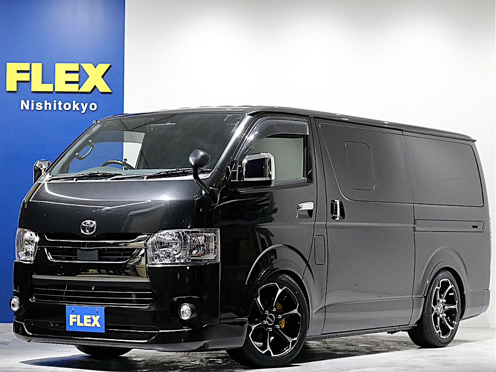 令和４年式ハイエースＶダークプライムⅡ２０００ガソリン２ＷＤ人気のＥＳＳＥＸカスタム車両入庫！！パナソニックナビアルパインフリップダウンモニターオリジナルオーバーフェンダーテールライト装着済み！！