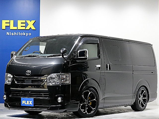 令和４年式ハイエースＶダークプライムⅡ２０００ガソリン２ＷＤ人気のＥＳＳＥＸカスタム車両入庫！！パナソニックナビアルパインフリップダウンモニターオリジナルオーバーフェンダーテールライト装着済み！！