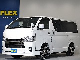 令和４年式ハイエースＶダークプライムⅡ２８００ディーゼル４ＷＤカスタム車両入庫！オリジナルスポイラー１インチダウン１８インチアルミオリジナルテールアルパイン１１インチナビリア床張り施工ベットＫＩＴ装備
