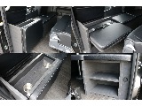 リア全面床張り施工済み！！専用セカンドテーブル装備！！