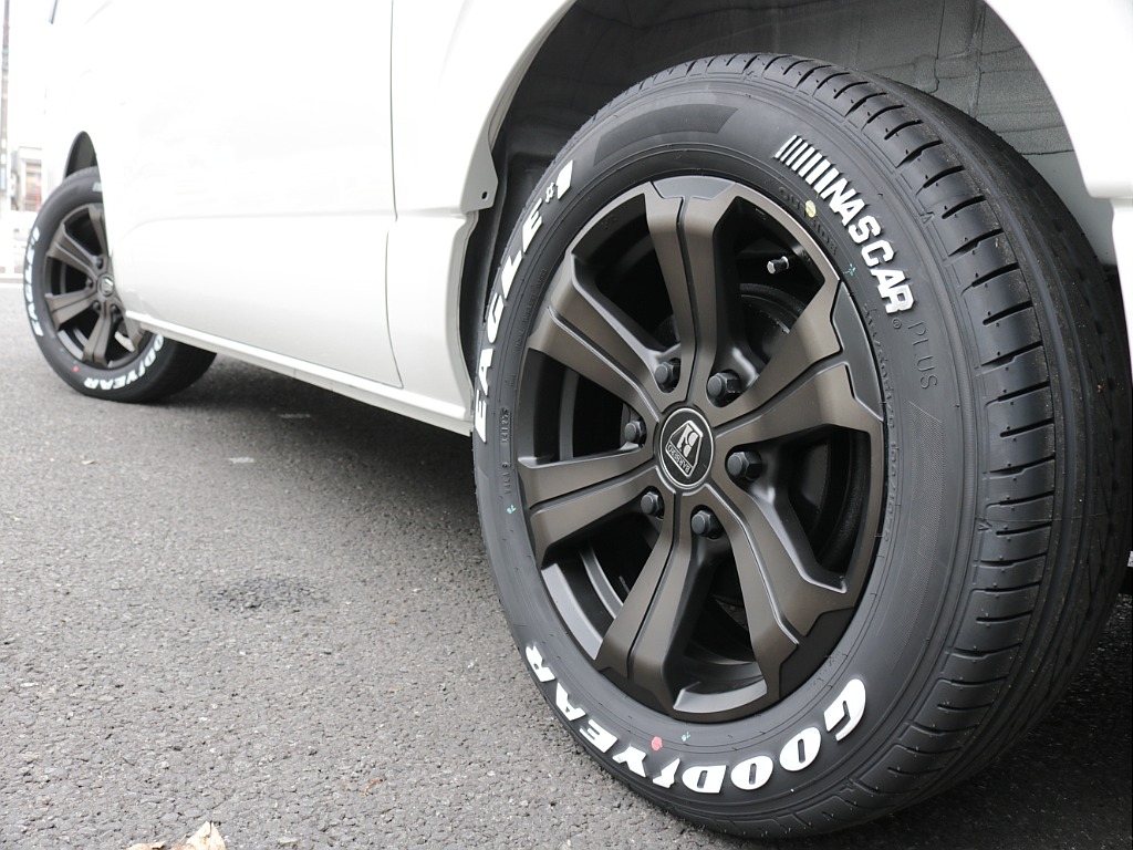 新品オリジナルバルベロアーバン１７インチアルミ装備！！