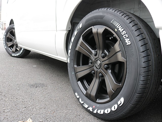 新品オリジナルバルベロアーバン17インチアルミ装備!!