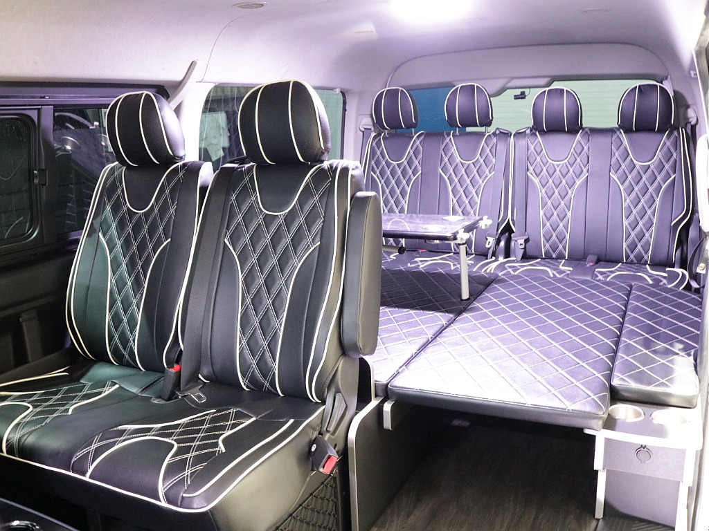 豪華シートアレンジ施工済み、リア全面床張り施工済み！！