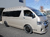 新車ハイエースワゴンファインテックツアラー２７００ガソリン４WDカスタム車両入庫！オリジナルフロントスポイラーオリジナルオーバーフェンダーオリジナルＬＥＤテールライトオリジナル１７インチアルミ装備！！