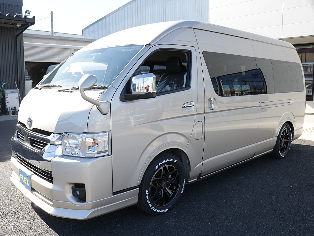 新車ハイエースワゴンファインテックツアラー２７００ガソリン４WDカスタム車両入庫！オリジナルフロントスポイラーオリジナルオーバーフェンダーオリジナルＬＥＤテールライトオリジナル１７インチアルミ装備！！